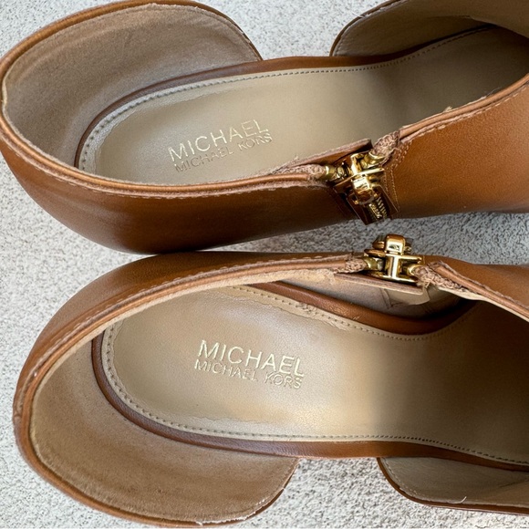 MICHAEL MICHAEL KORS
Elodie Leather Peep Toe Side Zip Shooties Sz 9 - Picture 10 of 13